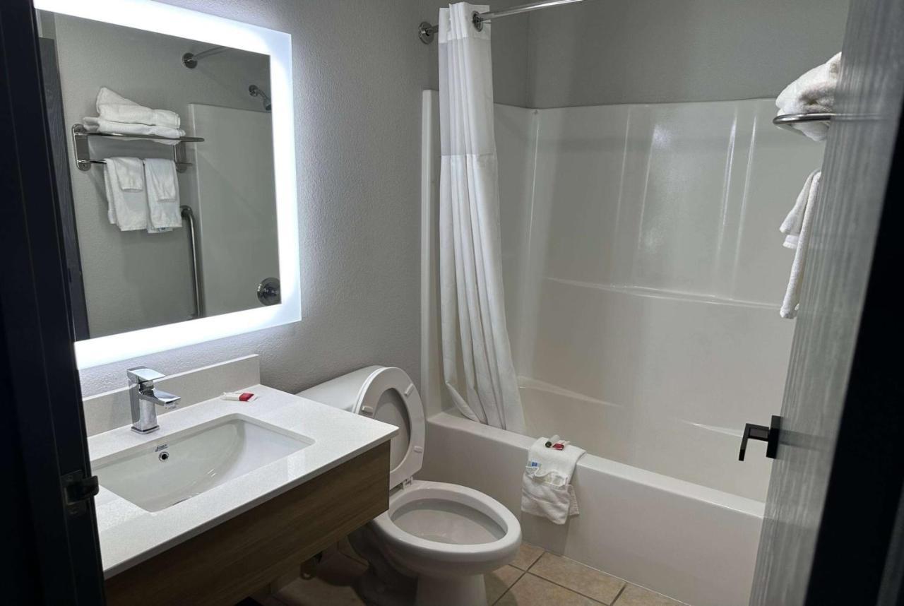 Microtel Inn & Suites By Wyndham Manchester - Newly Renovated Luaran gambar